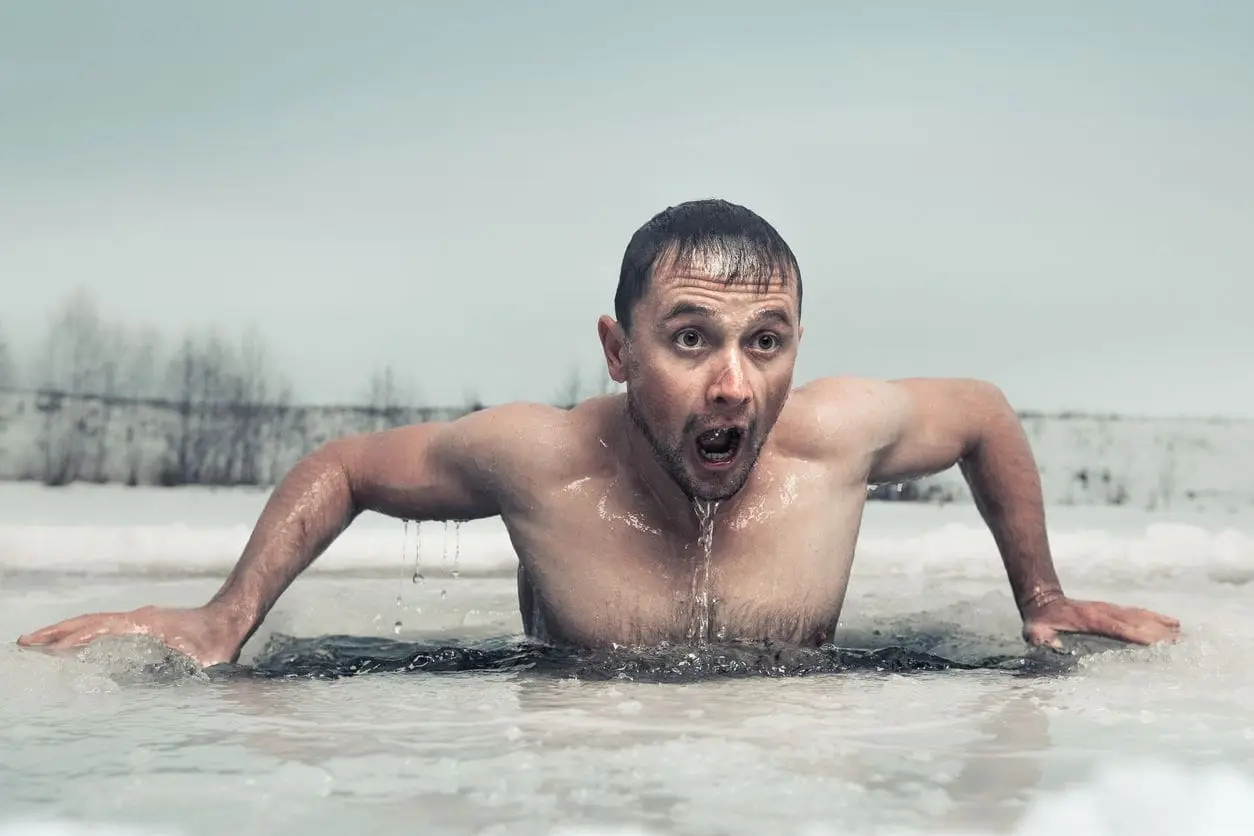 Eisschwimmen: Kälte und Wasser – gesund durch kontrollierte Exposition