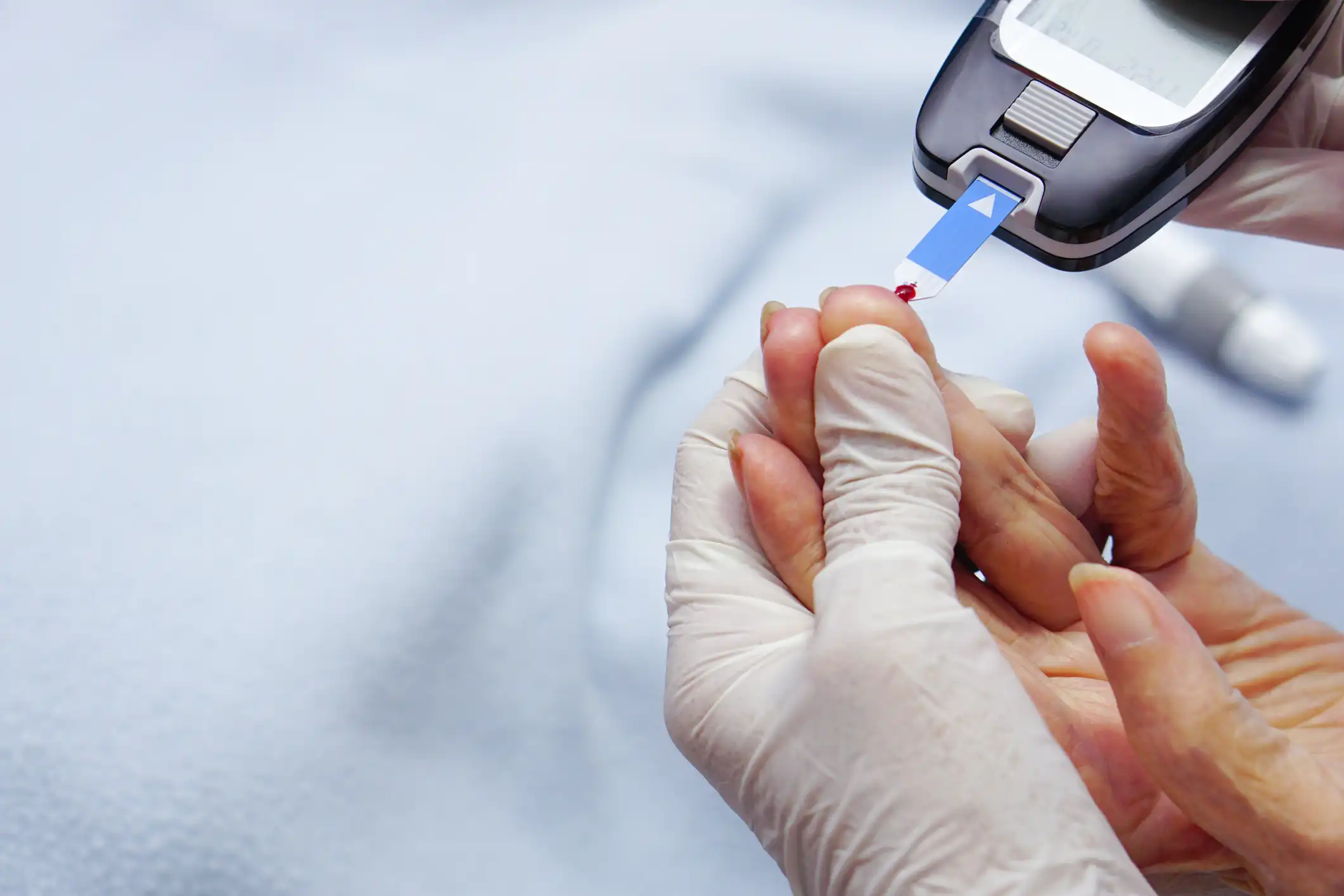 Schnelltest | Hausarzt München Neuhausen | Praxis am Romanplatz 3 Point-of-Care Diagnostik – Diabetes Schnelltest und klinische Chemie in der Praxis