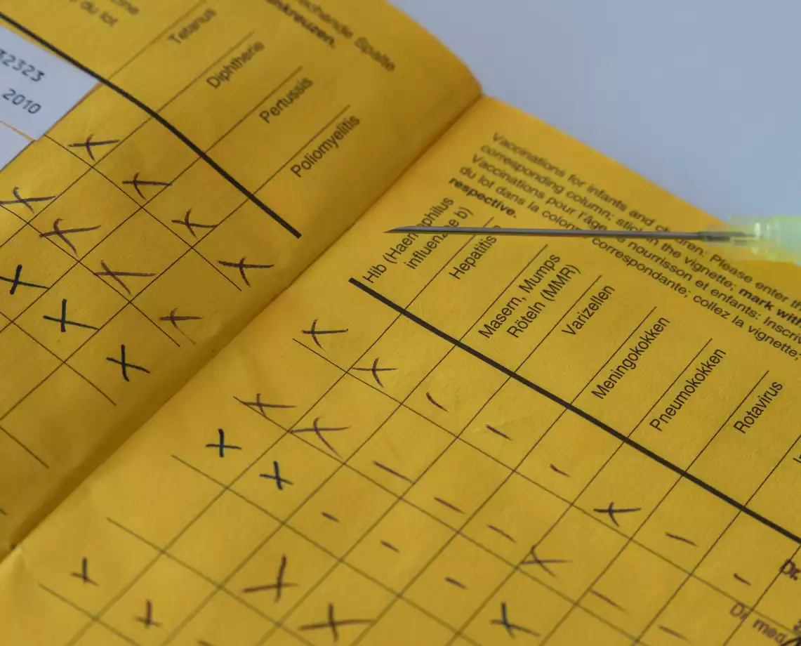 Impfpass-Check in der Hausarztpraxis am Romanplatz – München Neuhausen