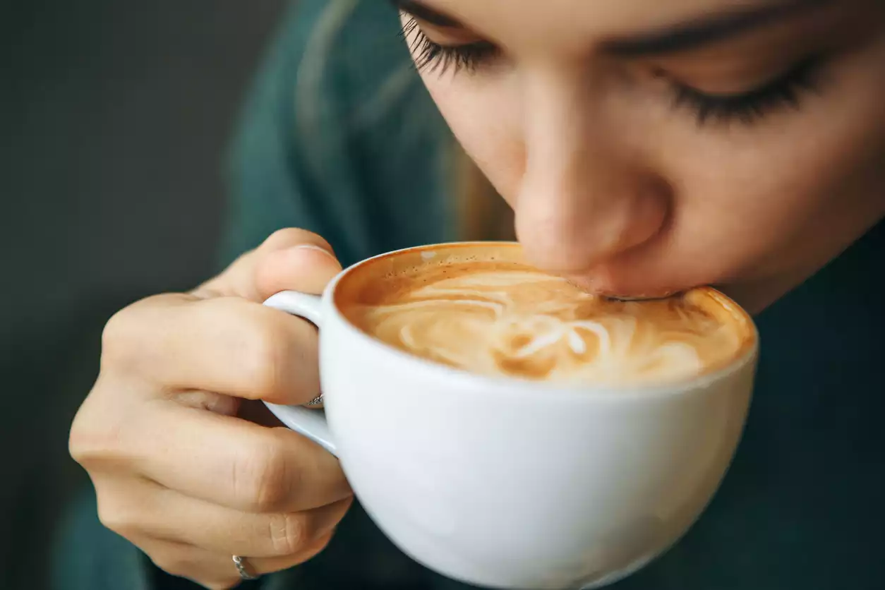 Kaffee und Histaminintoleranz: Koffein als möglicher Trigger, ärztlich erklärt.