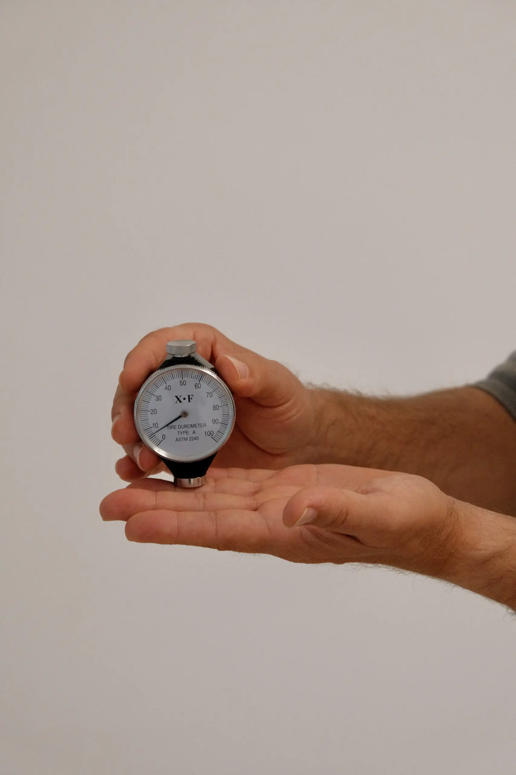 Dupuytren Untersuchung: Tensiometer Hand in München am Romanplatz